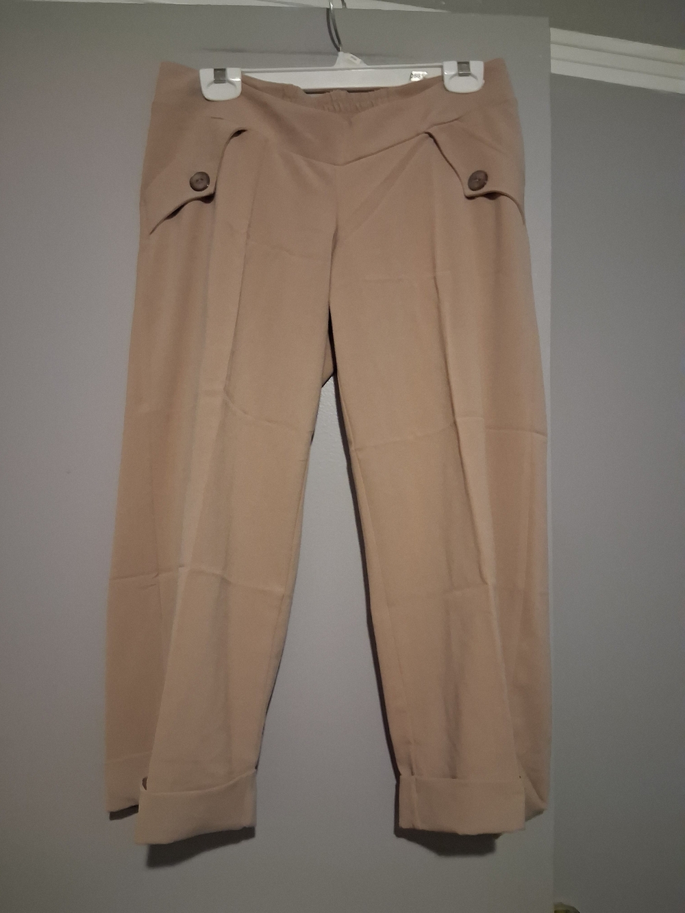 Olian Beige Pull-On Capris with Buttoned Pocket Tabs
